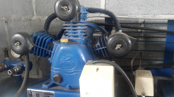 ขายปั้มลม  ใหม่มากครับ  สามหัว  ใช้ไม่กี่เดืน  พอดีเจ้าของอยากเปลี่ยนที่ใหญ่กว่า