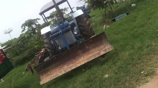 ขายรถไถฟอร์ด6600เสื้อลายพร้อมใช้พร้อมจดทะเบียนโอนราคา345000