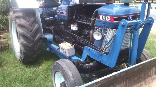 ขายรถไถฟอร์ด6600เสื้อลายพร้อมใช้พร้อมจดทะเบียนโอนราคา345000