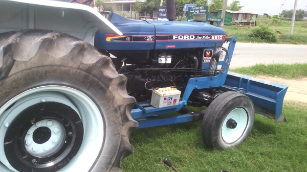 ขายรถไถฟอร์ด6600เสื้อลายพร้อมใช้พร้อมจดทะเบียนโอนราคา345000