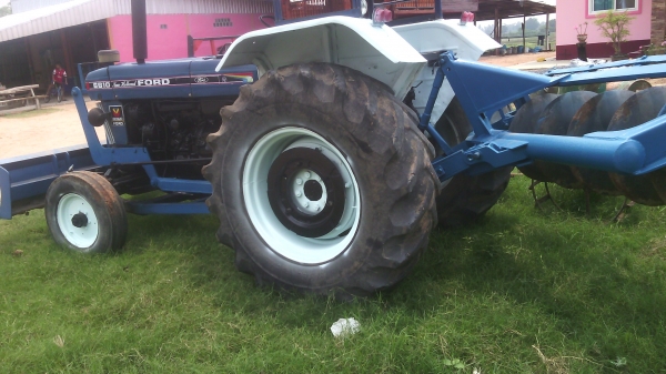 ขายรถไถฟอร์ด6600เสื้อลายพร้อมใช้พร้อมจดทะเบียนโอนราคา345000