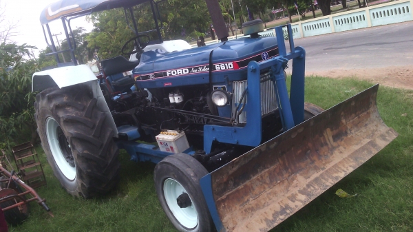 ขายรถไถฟอร์ด6600เสื้อลายพร้อมใช้พร้อมจดทะเบียนโอนราคา345000