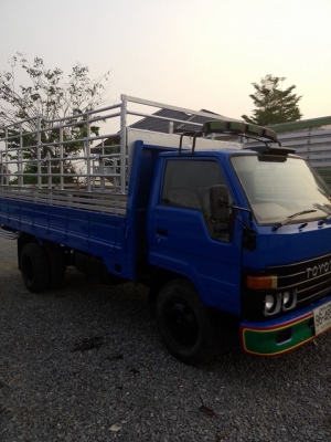 ขายหกล้อโตโยต้าBU87เครื่อง115แรงม้า รถสวยพร้อมใช้ ยางดี คัสซีสวย เครื่องแน่น เฟืองท้ายน๊อต6ตัว ยาว4.40เมตร กว้าง2เมตร ทะเบียนพร้อมโอน