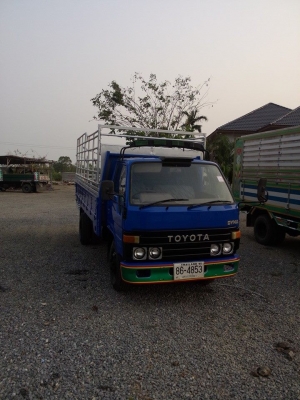 ขายหกล้อโตโยต้าBU87เครื่อง115แรงม้า รถสวยพร้อมใช้ ยางดี คัสซีสวย เครื่องแน่น เฟืองท้ายน๊อต6ตัว ยาว4.40เมตร กว้าง2เมตร ทะเบียนพร้อมโอน