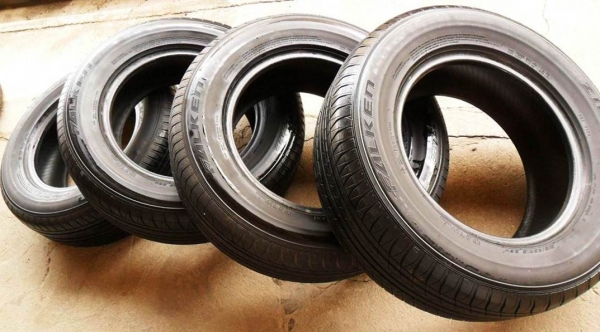 ยางกระบะขอบ15  ฟอลเคน215-65-R15(4เส้น1,600บ) ดอกหนาๆ95\%