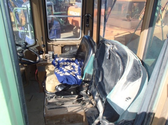 ขายรถตัก CAT 936E นำเข้าจากญี่ปุ่น ซีเรียลสูง 2,XXX. สวยมากครับ 090-986-2521 อ๊อบ