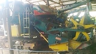 ขายด่วน รถเกี่ยวข้าวเกษตรพัฒนา รุ่น จ้าวช้างไวไฟ ปี 50 เครื่องยนต์ 220 HP 6D17 เครื่องแน่นแรงดีสุดๆครับพร้อมทำงานได้เลย อุ้ม 2.5 ตัน ปั๊มอินตั้นเบอร์ 23 มอเตอร์ 23 ช่วงล่าง 12 โรงงานครับ ราคาต่อรองได้ครับ