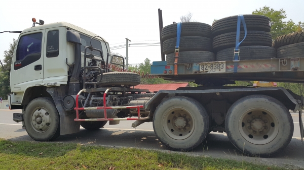 ขายรถหัวลาก 10 ล้อ 2 เพลา ISUZU 270 ปี.46 ขายตามสภาพ รถใช้งานอยู่ ราคา.1100000 ต่อรองครับ