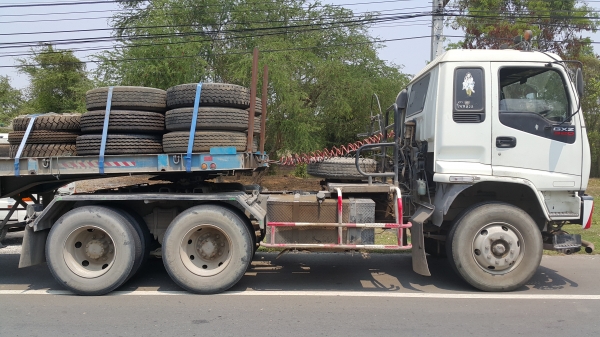 ขายรถหัวลาก 10 ล้อ 2 เพลา ISUZU 270 ปี.46 ขายตามสภาพ รถใช้งานอยู่ ราคา.1100000 ต่อรองครับ