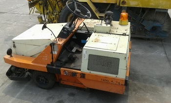 ขาย รถดูดฝุ่น  กวาดขยะ ทำความสะอาด  เครื่องเบนชิน 2 สูบ toyotaพร้อมใช้งาน