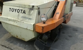 ขาย รถดูดฝุ่น  กวาดขยะ ทำความสะอาด  เครื่องเบนชิน 2 สูบ toyotaพร้อมใช้งาน