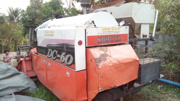 ด่วน!!!ขายรถเกี่ยวข้าวคูโบต้าDc60plus .+เล่มทะเบียนื  250000บาทลดสุดๆ