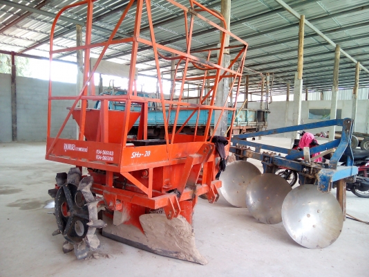 ขายเครื่องปลูกอ้อยร่องคู่47แรงขึ้นไป