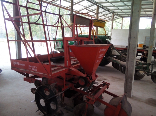 ขายเครื่องปลูกอ้อยร่องคู่47แรงขึ้นไป