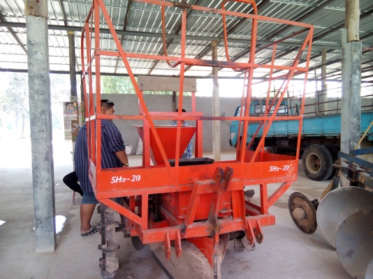 ขายเครื่องปลูกอ้อยร่องคู่47แรงขึ้นไป