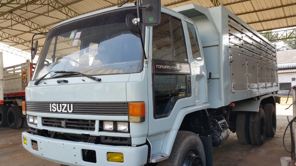 ขายรถ 10 ล้อ 2 เพลา กระบะเนียมดั้ม ISUZU นางฟ้า 240 ปี.39 รถสวย ราคา.1200000 สนใจรีบจองนะ