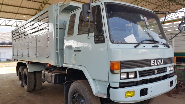 ขายรถ 10 ล้อ 2 เพลา กระบะเนียมดั้ม ISUZU นางฟ้า 240 ปี.39 รถสวย ราคา.1200000 สนใจรีบจองนะ