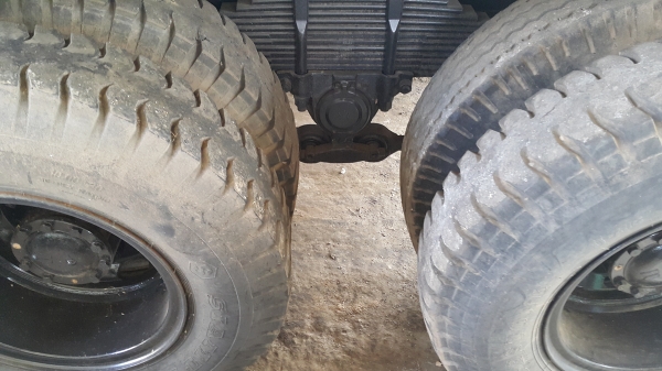 ขายรถ 10 ล้อ 2 เพลา กระบะเนียมดั้ม ISUZU นางฟ้า 240 ปี.39 รถสวย ราคา.1200000 สนใจรีบจองนะ