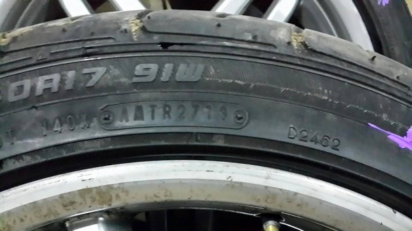ขายยางdunlop dz  101 ปี 13 245 / 40R17 มี1คู่2500