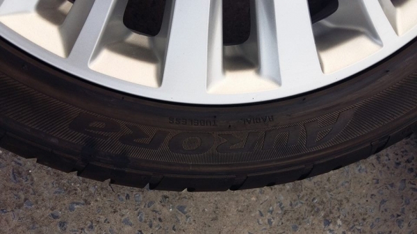 ขายล้อแม็กสภาพใหม่สีเดิม honda stepwagon spada 17"x6" et50 5 รู 114.3 พร้อมยางใหม่ผลิตปลายปี 2013 aurora k109 215/45r17 ยางผลิตเกาหลี ใส่ civic fd-fb, stream ได้ครับ หรือใส่ยาง 215/55r17 ก็ใส่ accord , crv g1-g2 , vigo เตี้ย , innova , camry ได้