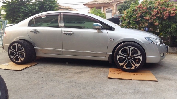 ขายล้อแม็กป้ายแดง honda hr-v 17"x7" et55 5 รู 114.3 พร้อมยางใหม่ผลิตปลายปี 2013 aurora k109 215/45r17 ยางผลิตเกาหลี ใส่ civic fd-fb, stream ได้ครับ หรือใส่ยาง 215/55r17 ก็ใส่ accord , crv g1-g2 , vigo เตี้ย , innova , camry ได้ครับ ขายราคาเดียวก ขายล้อแม็กป้ายแดง honda hr-v 17"x7" et55 5 รู 114.3 พร้อมยางใหม่ผลิตปลายปี 2013 aurora k109 215/45r17 ยางผลิตเกาหลี ใส่ civic fd-fb, stream ได้ครับ หรือใส่ยาง 215/55r17 ก็ใส่ accord , crv g1-g2 , vigo เตี้ย , innova , camry ได้ครับ ขายราคาเดียวก