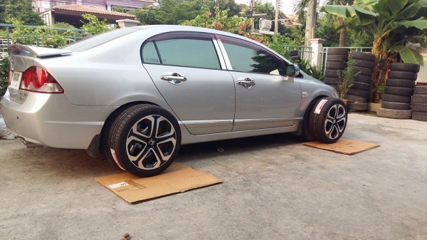 ขายล้อแม็กป้ายแดง honda hr-v 17"x7" et55 5 รู 114.3 พร้อมยางใหม่ผลิตปลายปี 2013 aurora k109 215/45r17 ยางผลิตเกาหลี ใส่ civic fd-fb, stream ได้ครับ หรือใส่ยาง 215/55r17 ก็ใส่ accord , crv g1-g2 , vigo เตี้ย , innova , camry ได้ครับ ขายราคาเดียวก ขายล้อแม็กป้ายแดง honda hr-v 17"x7" et55 5 รู 114.3 พร้อมยางใหม่ผลิตปลายปี 2013 aurora k109 215/45r17 ยางผลิตเกาหลี ใส่ civic fd-fb, stream ได้ครับ หรือใส่ยาง 215/55r17 ก็ใส่ accord , crv g1-g2 , vigo เตี้ย , innova , camry ได้ครับ ขายราคาเดียวก