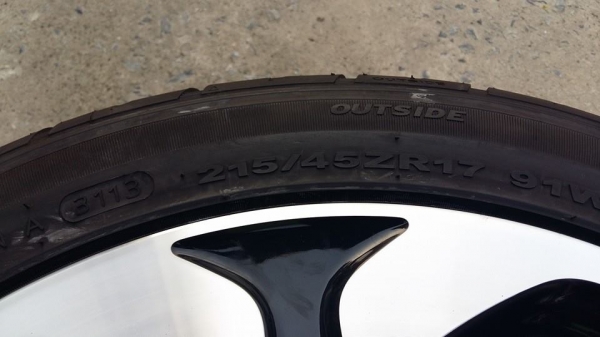 ขายล้อแม็กป้ายแดง honda hr-v 17"x7" et55 5 รู 114.3 พร้อมยางใหม่ผลิตปลายปี 2013 aurora k109 215/45r17 ยางผลิตเกาหลี ใส่ civic fd-fb, stream ได้ครับ หรือใส่ยาง 215/55r17 ก็ใส่ accord , crv g1-g2 , vigo เตี้ย , innova , camry ได้ครับ ขายราคาเดียวก ขายล้อแม็กป้ายแดง honda hr-v 17"x7" et55 5 รู 114.3 พร้อมยางใหม่ผลิตปลายปี 2013 aurora k109 215/45r17 ยางผลิตเกาหลี ใส่ civic fd-fb, stream ได้ครับ หรือใส่ยาง 215/55r17 ก็ใส่ accord , crv g1-g2 , vigo เตี้ย , innova , camry ได้ครับ ขายราคาเดียวก