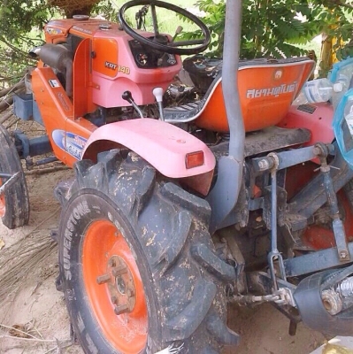 KUBOTA KRT 140 - 14 HP รถสวยสภาพดีสุดๆครับพร้อมทำงานได้เลย อุปกรณ์มีผานพรวน 3 และหางพ่วงสภาพดีมากๆครับ เครื่องยนต์ RT140 แน่นดีแรงดีไม่มีเยิ้ม ระบบเกียร์ระบบไฮดรอลิกส์ไม่มีปัญหาเลยครับ ช่วงล่างดี ยางหน้าหลังประมาณ 70\% พร้อมใช้งาน เอกสารครบ ราคาต่อรองได้คร