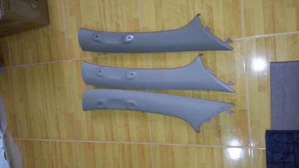 พลาสติกปิดเสาหน้าวีโก้ แบบมีรูยึดมือโหน ของแท้มือสอง ราคาต่อชิ้น