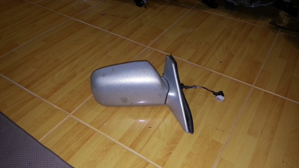 กระจกมองข้างโซลูน่า ไฟสามสาย ข้างขวา ของแท้มือสอง