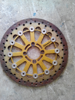 ขายจานดิสเบรค brembo สภาพพอใช้ตามรูป  ราคา 400 บาท