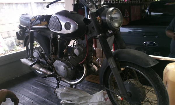 ขายรถเครื่องhondaรุ่นเก่า2สูบตามสภาพ