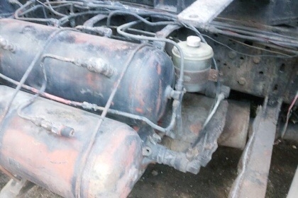 HINO KT 725 - 220 HP EM100 สิบล้อ 2 เพลา ขายเฉพาะหัวเก๋งกับตัวคัชซีนะครับไม่มีกระบะ เครื่องยนต์ 220 แรงเครื่องแน่นแรงดีสุดๆครับลงเล่มครบ หัวเก๋ง HINO F18 ลงเล่มครบพร้อมภายในเก๋งคอนโซลสวยครบ พวงมาลัยเพาเวอร์ ระบบเบรคทริ๊ปฟี้ครบครัน ช่วงล่างแน่นคัชซีไม่มีแต