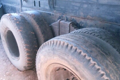 HINO KT 725 - 220 HP EM100 สิบล้อ 2 เพลา ขายเฉพาะหัวเก๋งกับตัวคัชซีนะครับไม่มีกระบะ เครื่องยนต์ 220 แรงเครื่องแน่นแรงดีสุดๆครับลงเล่มครบ หัวเก๋ง HINO F18 ลงเล่มครบพร้อมภายในเก๋งคอนโซลสวยครบ พวงมาลัยเพาเวอร์ ระบบเบรคทริ๊ปฟี้ครบครัน ช่วงล่างแน่นคัชซีไม่มีแต