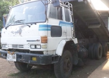 HINO KT 725 - 220 HP EM100 สิบล้อ 2 เพลา ขายเฉพาะหัวเก๋งกับตัวคัชซีนะครับไม่มีกระบะ เครื่องยนต์ 220 แรงเครื่องแน่นแรงดีสุดๆครับลงเล่มครบ หัวเก๋ง HINO F18 ลงเล่มครบพร้อมภายในเก๋งคอนโซลสวยครบ พวงมาลัยเพาเวอร์ ระบบเบรคทริ๊ปฟี้ครบครัน ช่วงล่างแน่นคัชซีไม่มีแต