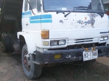 HINO KT 725 - 220 HP EM100 สิบล้อ 2 เพลา ขายเฉพาะหัวเก๋งกับตัวคัชซีนะครับไม่มีกระบะ เครื่องยนต์ 220 แรงเครื่องแน่นแรงดีสุดๆครับลงเล่มครบ หัวเก๋ง HINO F18 ลงเล่มครบพร้อมภายในเก๋งคอนโซลสวยครบ พวงมาลัยเพาเวอร์ ระบบเบรคทริ๊ปฟี้ครบครัน ช่วงล่างแน่นคัชซีไม่มีแต