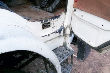 HINO KT 725 - 220 HP EM100 สิบล้อ 2 เพลา ขายเฉพาะหัวเก๋งกับตัวคัชซีนะครับไม่มีกระบะ เครื่องยนต์ 220 แรงเครื่องแน่นแรงดีสุดๆครับลงเล่มครบ หัวเก๋ง HINO F18 ลงเล่มครบพร้อมภายในเก๋งคอนโซลสวยครบ พวงมาลัยเพาเวอร์ ระบบเบรคทริ๊ปฟี้ครบครัน ช่วงล่างแน่นคัชซีไม่มีแต