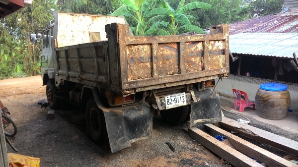 หกล้อดั้ม eh700. เกียร์ Ho