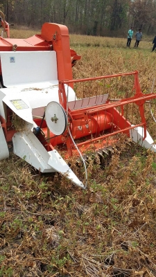 รถเก็บเกี่ยวถั่วขนาดเล็ก 089-5512032 รถเก็บเกี่ยวถั่วขนาดเล็ก 089-5512032