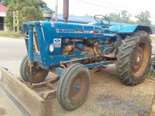 รถไถฟอร์ด 4สูบ6700 มีเกดหน้า เครื่องเกียร์ สมบูรณ์ พร้อมใช้งานทันที