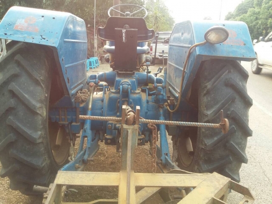 รถไถฟอร์ด 4สูบ6700 มีเกดหน้า เครื่องเกียร์ สมบูรณ์ พร้อมใช้งานทันที