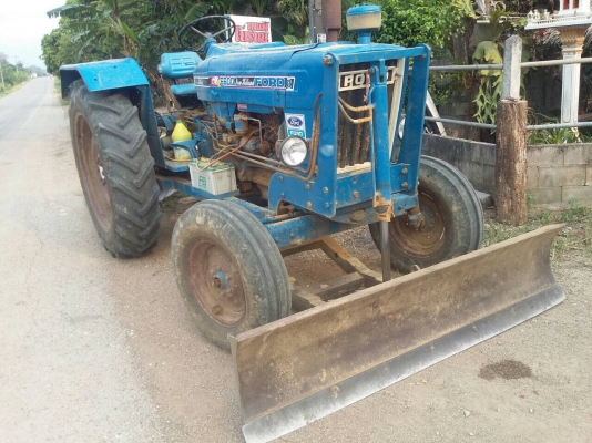 รถไถฟอร์ด 4สูบ6700 มีเกดหน้า เครื่องเกียร์ สมบูรณ์ พร้อมใช้งานทันที