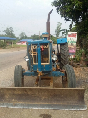 รถไถฟอร์ด 4สูบ6700 มีเกดหน้า เครื่องเกียร์ สมบูรณ์ พร้อมใช้งานทันที