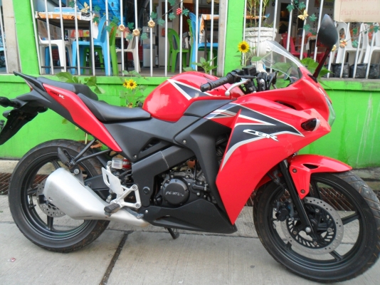 CBR 150R หัวฉีดปลายปี54 รถบ้านเดิมสนิทวิ่งน้อยไม่ล้มไม่ชน สภาพสวยย CBR 150R หัวฉีดปลายปี54 รถบ้านเดิมสนิทวิ่งน้อยไม่ล้มไม่ชน สภาพสวยย