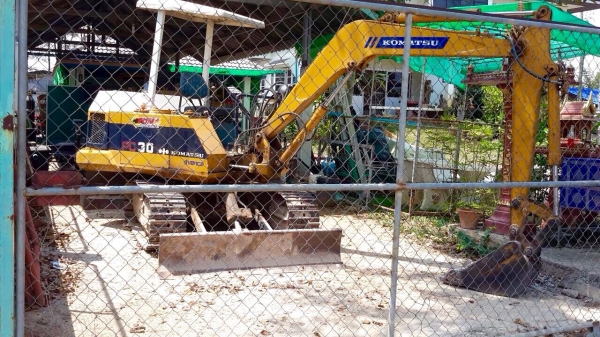 รถขุดKOMATSU pc-30 รุ่น 3  (รถเก่านอก) เครื่อง 3 สูบ มีกระต่ายเต่าเครื่องดีปั๊มดีระบบดีช่วงล่างสวย สนใจติดต่อ 085-5632278 นายภานุกูล