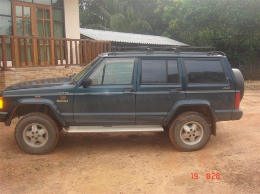 ขาย JEEP CHEROKEE 4.0 LIMITED พร้อมใช้ ขาย JEEP CHEROKEE 4.0 LIMITED พร้อมใช้
