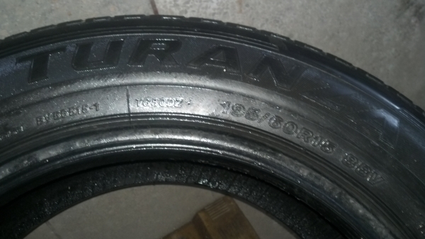 ยางบริดสโตน ทรูเรนซ่า 195 60 15 ปี 10 มี 2 เส้น รวม 800 บาท