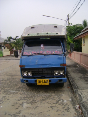 รถบรรทุกหกล้อกลาง รับส่งพนักงาน นักเรียน ใช้งานได้เลย(ยาว 4.30)