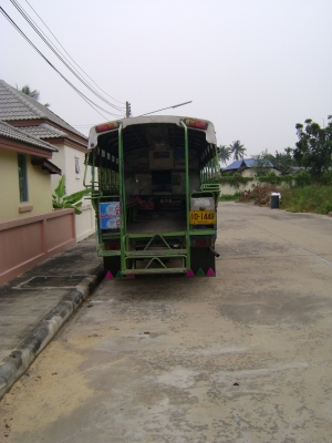 รถบรรทุกหกล้อกลาง รับส่งพนักงาน นักเรียน ใช้งานได้เลย(ยาว 4.30)