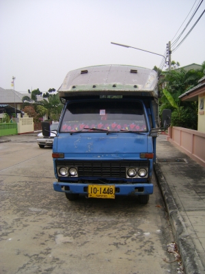 รถบรรทุกหกล้อกลาง รับส่งพนักงาน นักเรียน ใช้งานได้เลย(ยาว 4.30)